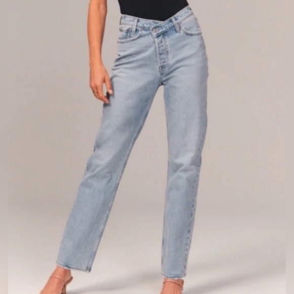 Abercrombie & Fitch Denim - Curve Love Asymmetrical Dad High Rise Jean